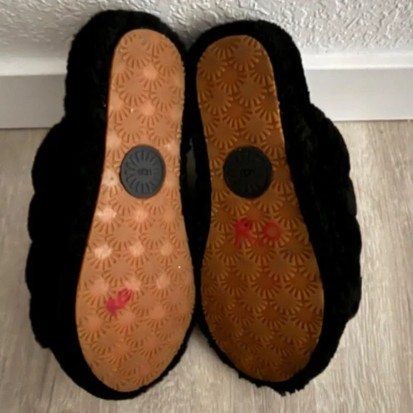 UGG Women’s Fluff Yeah Black Soft Fuzzy Slippers Size 7 - Picture 9 of 11